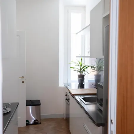 Deluxe Spanish Steps Apartment Rome